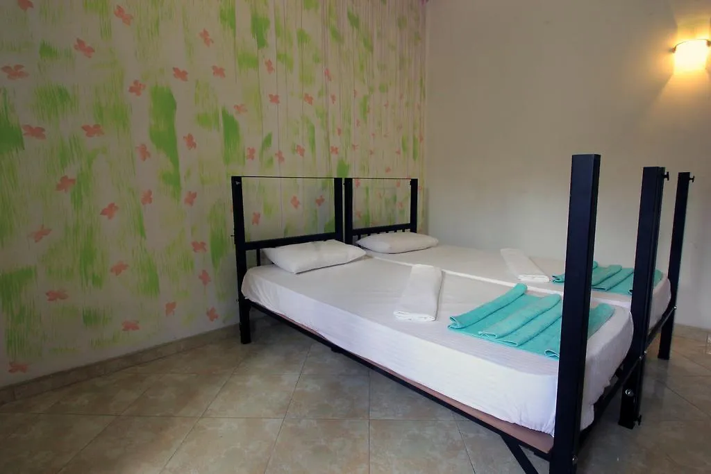 Flipflop Hostel Negombo 3*,  Sri Lanka