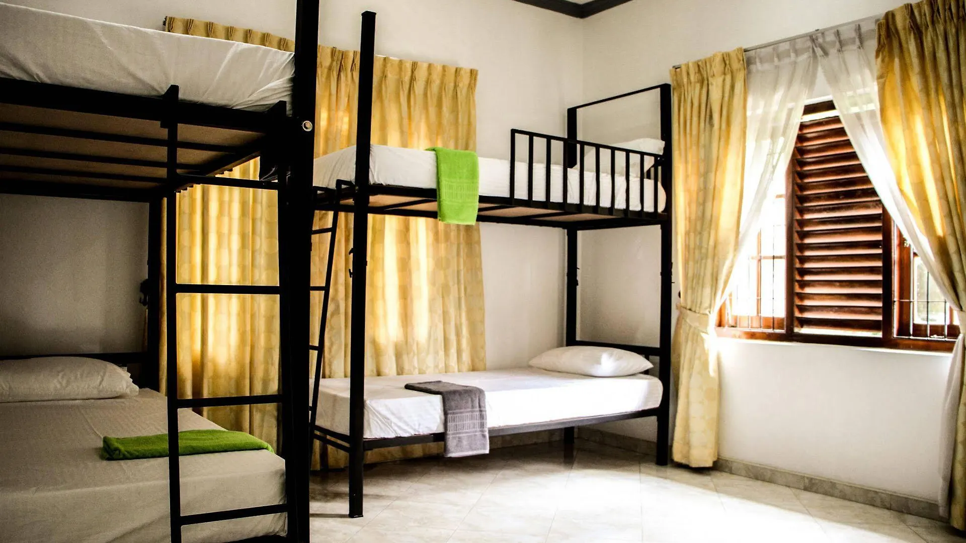 Flipflop Hostel Negombo Sri Lanka