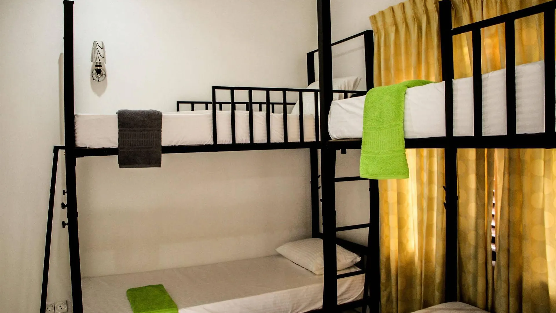 Flipflop Hostel Negombo Sri Lanka